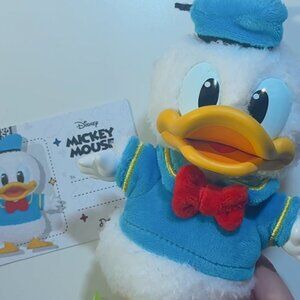 Mickey Family Cute Together - Donald